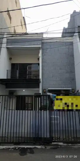 Jual Cepat Rumah Minimalis Jalan 2 Mobil di Kelapa Cengkir