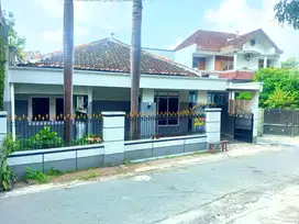 Rumah luas nyaman murah di solo kota dekat UMS