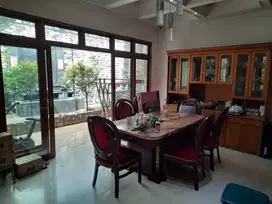Rumah Klasik Pinggir Jalan Raya di Utan Kayu Selatan Jak Tim