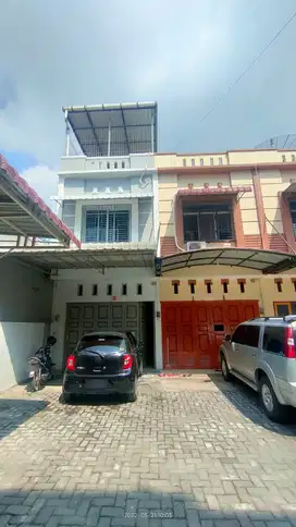Rumah di Komplek Japaris Residence