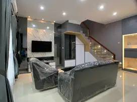 Villa di Komplek Menteng Indah Cluster Halton Place