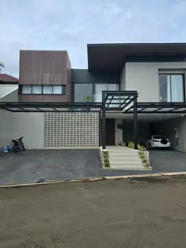 Dijual rumah bangunan mandiri keren di Giri Loka BSD