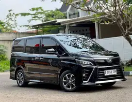 TOYOTA VOXY 2.0 AT HITAM 2018. MOBIL KELUARGA NYAMAN SAMPAI BARIS KE 3