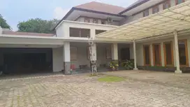Rumah Mewah 2 lantai, strategis dan halaman luas di Cilandak