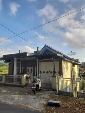 Rumah di jalan Raya Gibug Cigadung Kuningan Jawa Barat