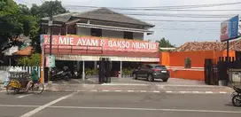 cocok untuk investor, di jual rumah resto di jl. kisamaun Tangerang