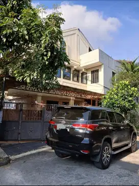 Di jual rumah 2 tingkat lokasi terbaik di komplek ujung berung