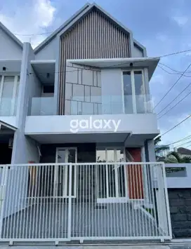 JUAL RUMAH BARU MODERN MINIMALIS 2  LANTAI HOOK MANYAR TIRTOYOSO