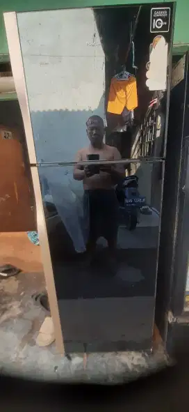 Kulkas 2 pintu POLYTRON beleza 5 GRATIS ANTAR nego