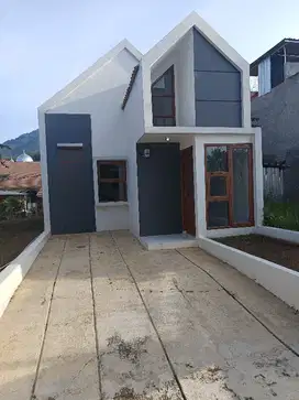 Rumah baru di komplek yang ramai