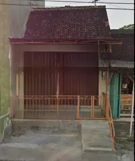 Di jual rumah  dekat RS Oen Kandang sapi