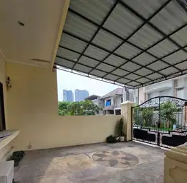 Dijual rumah 2 lantai Villa Royal Pakuwon City