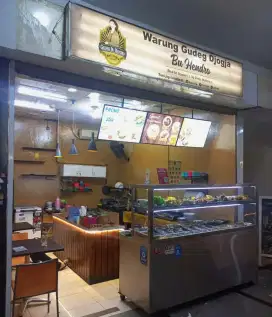 Karyawan Warung Nasi Merangkap Kasir