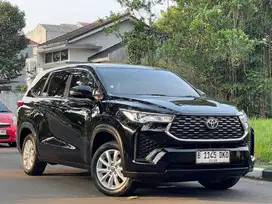 TOYOTA INNOVA ZENIX 2.0 V AT HITAM 2022. Zenix Bensin