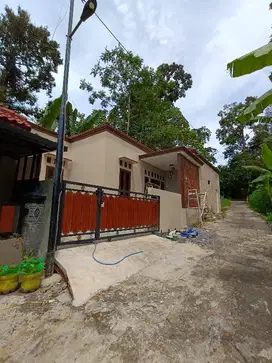 DIJUAL RUMAH BARU INTERIOR MEWAH DI LINGKUNGAN KAMPUS UNNES