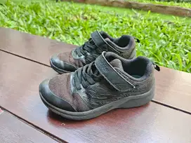 sepatu anak skechers
