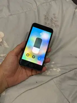 Dijual Iphone 8 Plus 64GB Grey Resmi Ibox Hp charger