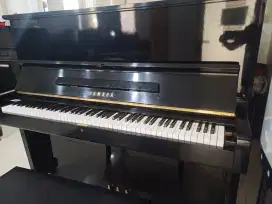 Piano yamaha U2