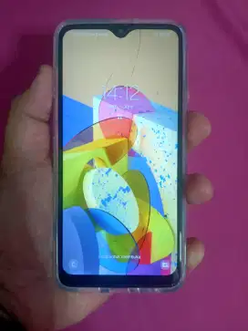 Samsung A10s 2/32 Hp,sofcase,kabel data.minus Layar retak tapi normal.