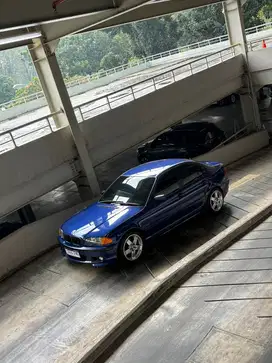 BMW 318i 2000 Bensin