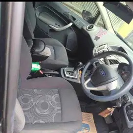 Ford fiesta trend 1.4 matic( LOW KM )