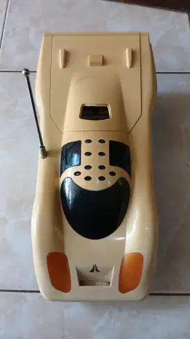 Mainan mobil Radio Lawas