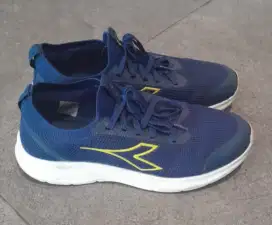 Sepatu sport running jogging Diadora murah