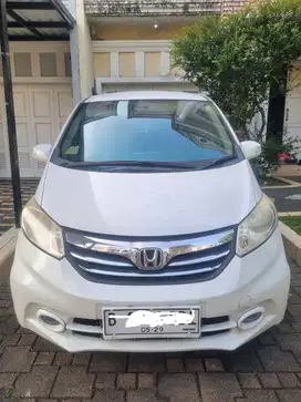 FREED tipe E, full jok kulit, KM rendah