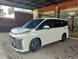 Toyota Voxy 2022 Bensin