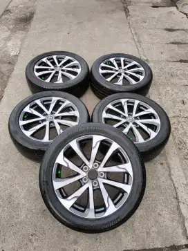 jual veleg ori corolla cross r 18 ban 2023 barang mulus.