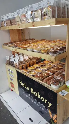 Dibutuhkan karyawan untuk jaga both roti