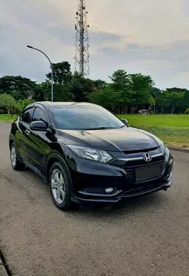 LOW KM / HRV E CVT 2017 Istimewa Automatic Hitam