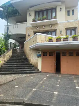 Rumah ada Kolam Renang Lebak Bulus Jakarta Selatan