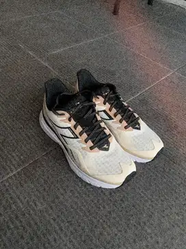 Dijual Sepatu Running Diadora