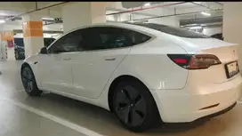 Tesla Model 3 2000 Listrik