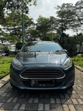 Dijual Cash Ford Fiesta Trend A/T 2014