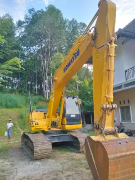 Komatsu PC 200 2023