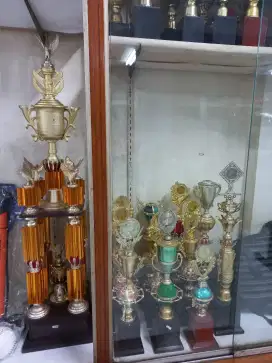 Trophy Antik Jadul