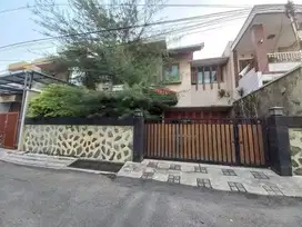 RUmah mewah tengah kota jl krakatau dekat Jl Dr CIpto