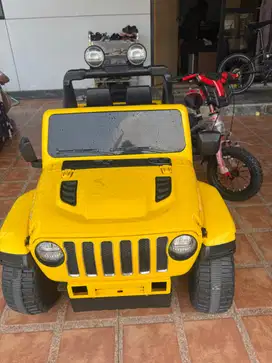 Bundling Mobilan listrik remote control dan Sepeda anak usia 2-4 tahun