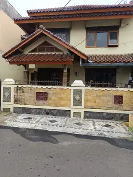 DI JUAL RUMAH BAGUS KLASIK, DI PAMULANG PERMAI 1, LUAS 192M2