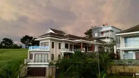 Rumah Mewah Dengan Kolam Renang Di Cluster Sentul City