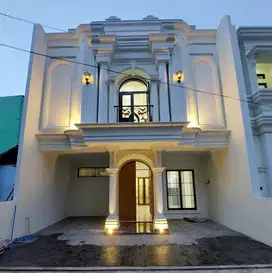 RUMAH  BARU HARGA MURAH  3 LANTAI LOKASI STRATEGIS