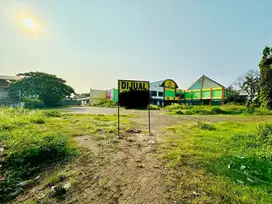 Tanah ada Bangunan Eks Super market di Jalan Gatot Subroto Tangerang
