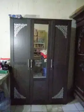 Jual lemari pakaian bekas..