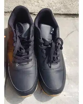 Sepatu brodo dan adidas