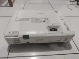 Proyektor Epson EB-1945W WXGA 4200 Lumens – Garansi