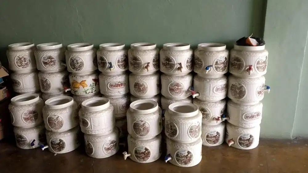 Dispenser guci keramik galon