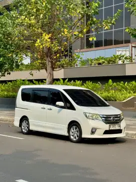 CASH!!! Nissan Serena HWS 2.0 AT 2013