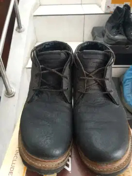Dijual sepatu merk CAMEL  kulit tipe buluk keren jarang dipakai